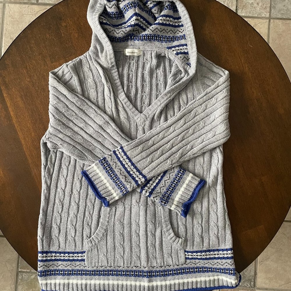 Women's hooded sweater
